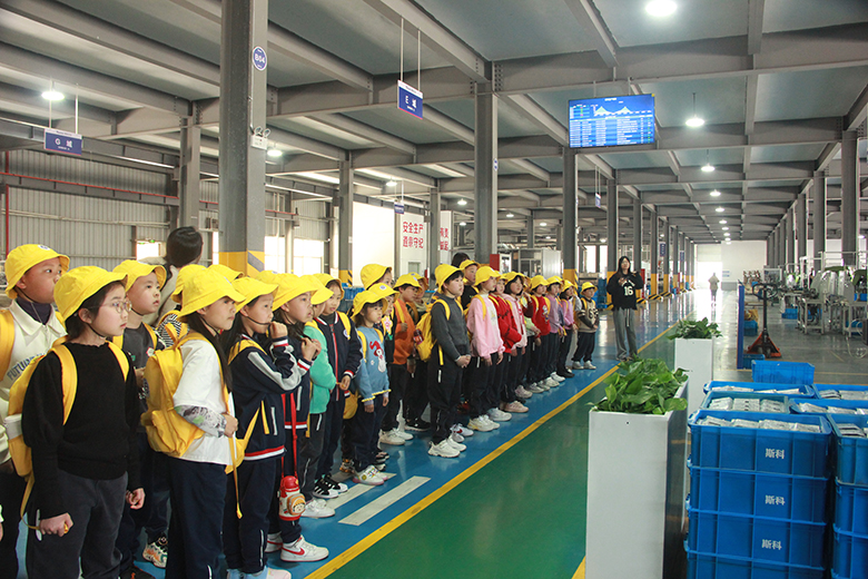 逸夫小學(xué)三年級國際班師生走進(jìn)斯科，開(kāi)啟研學(xué)之旅